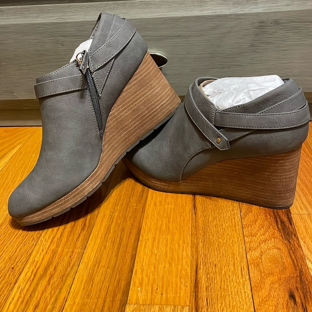 NWT Dr Scholls wedge booties